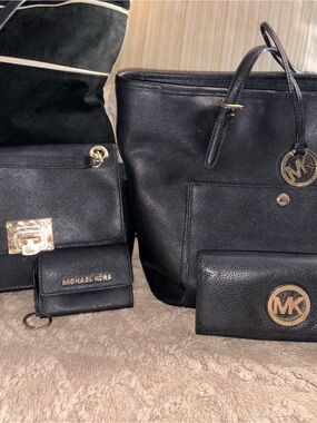 Michael Kors Leather Tote, Small Crossbody Purse and Wallet Sets(2)🖤
